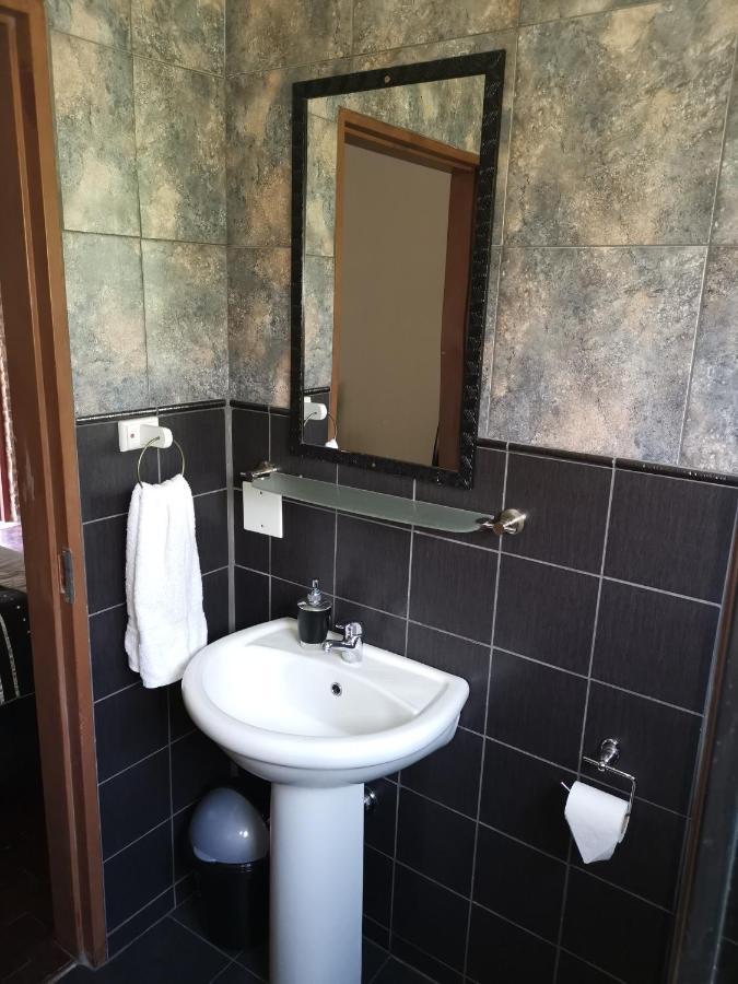 Bastille De Blignaut B&B Edenvale Esterno foto